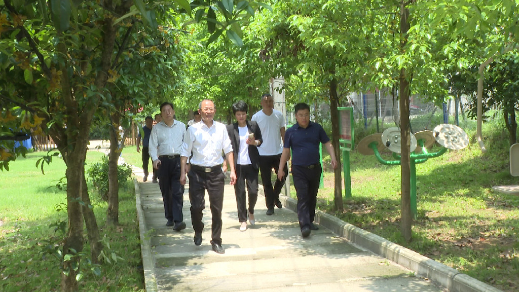 省农业农村厅一行来渌口区检查农产品质量安全工作