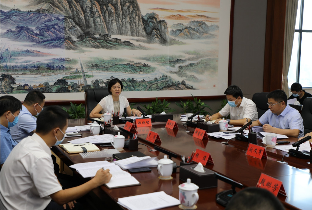 赖晓智主持召开渌口区一届政府第38次常务会议