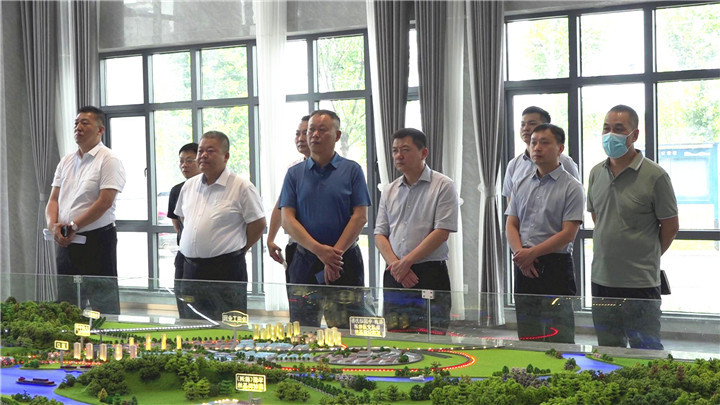 新疆交通建设集团一行来区开展优质企业股权投资座谈会