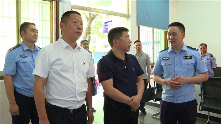 区领导看望慰问因公负伤民警