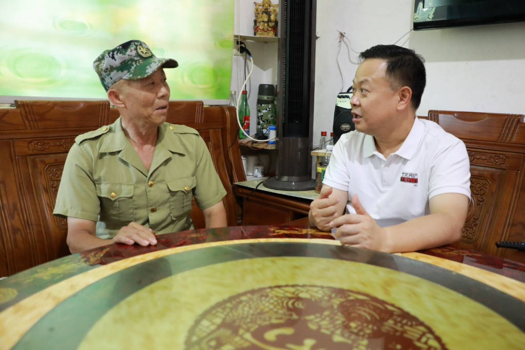 李晓彤八一走访慰问