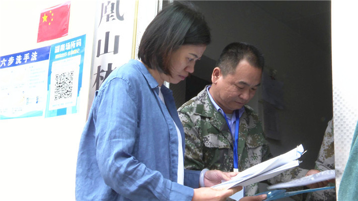 赖晓智督导疫情防控、森林防灭火和道路建设工作