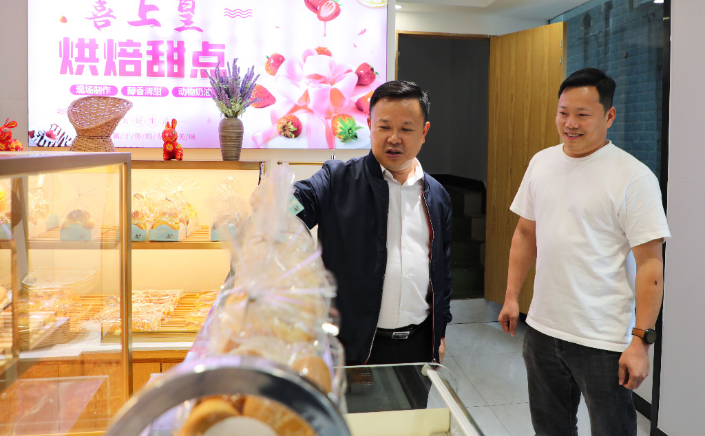 李晓彤走访调研6家小微企业