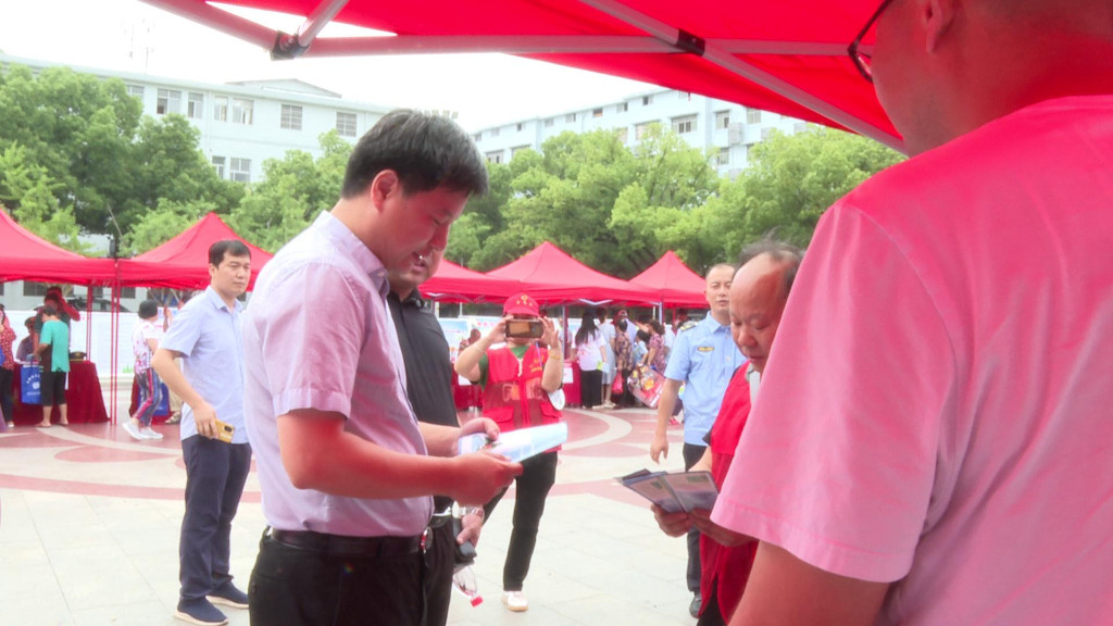 渌口区开展第22个全国“安全生产月”宣传活动