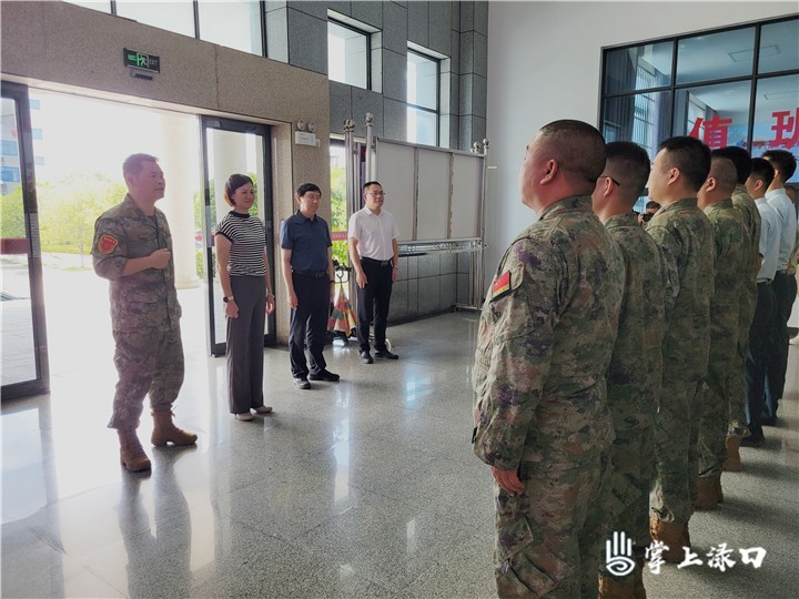 晓智区长慰问图片1