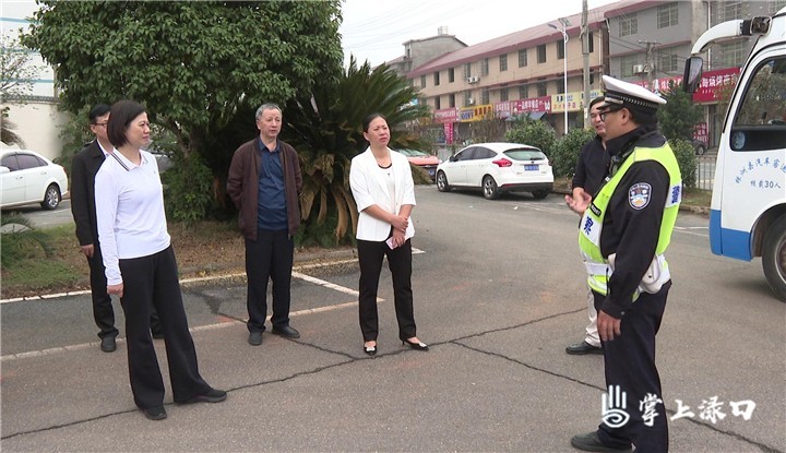 南洲镇区人大代表小组活动图