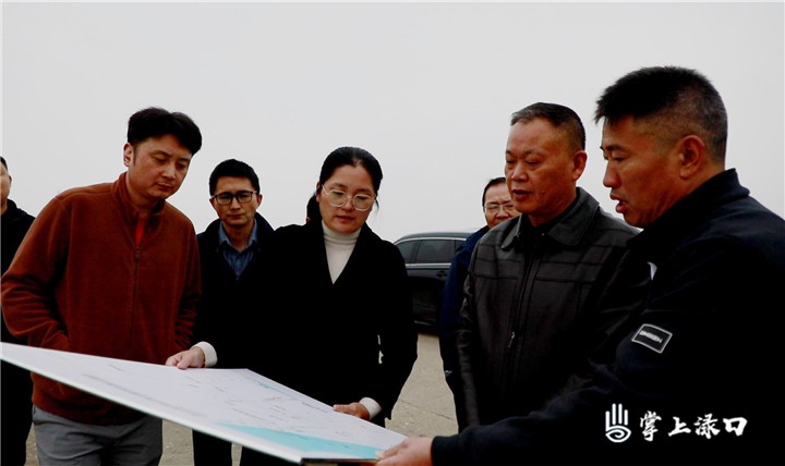 渌口区政协主席视察图1