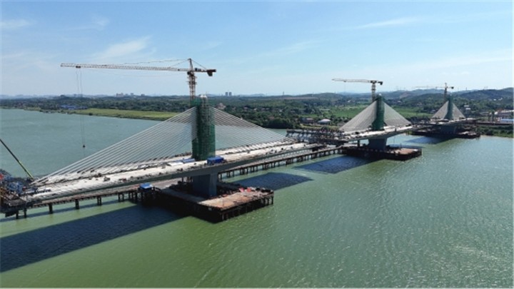 醴娄高速株洲湘江特大桥合龙图1