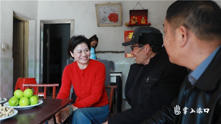 赖晓智开展春节走访图3