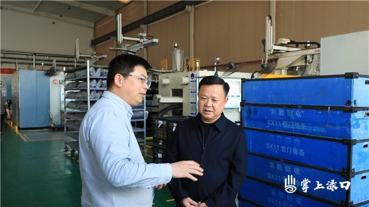 李晓彤春节前开展走访图1