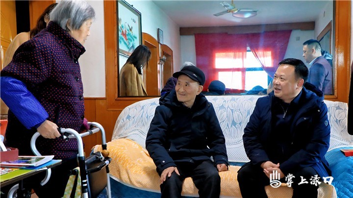 李晓彤春节前开展走访图2