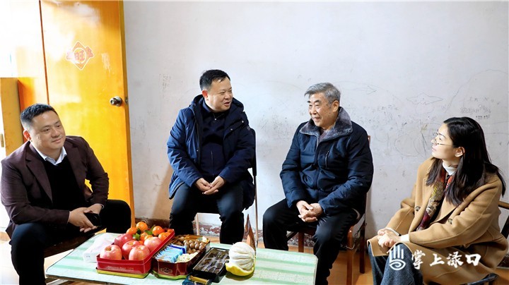 李晓彤春节前开展走访图3