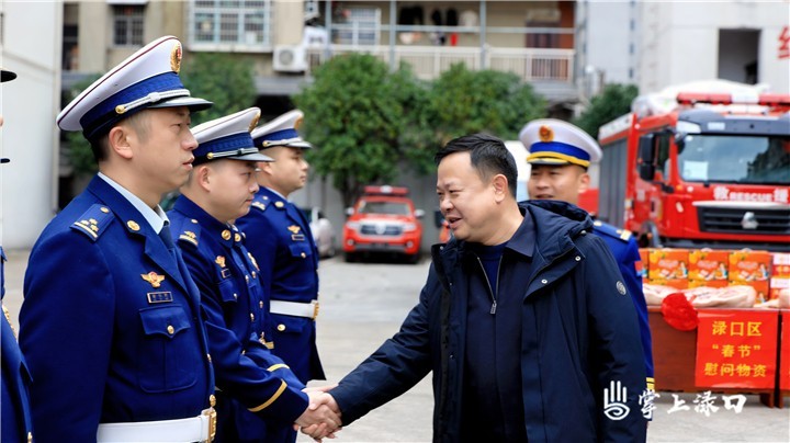 李晓彤春节前开展走访图4