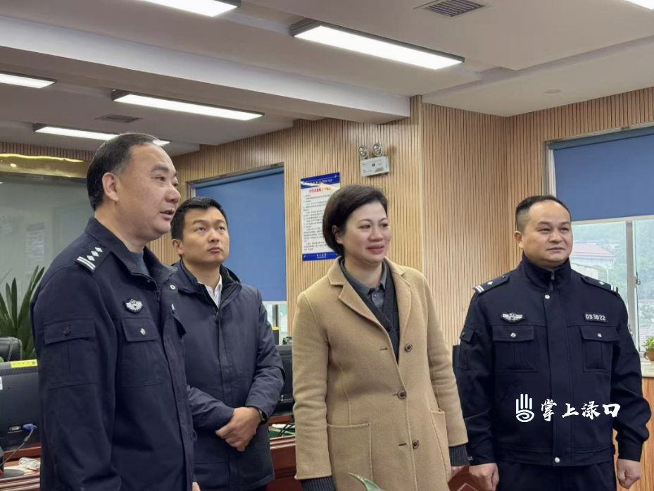 赖晓智看完慰问图1