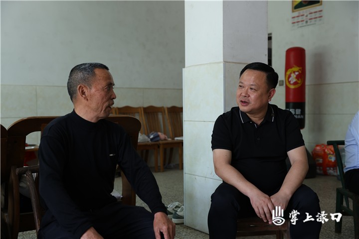 李晓彤到渌口镇调研