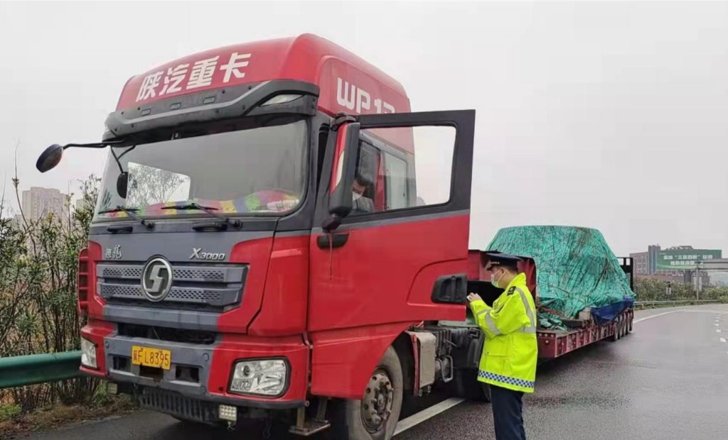 01株洲交通区队协同强化治超监管