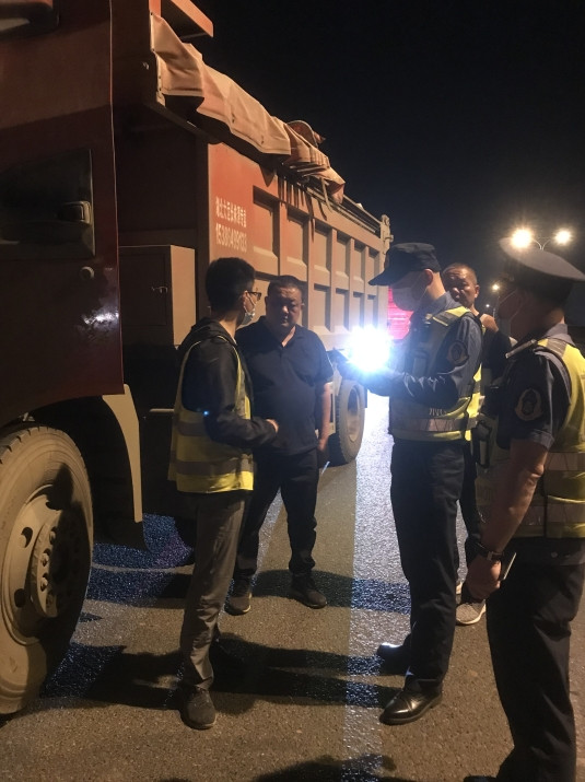 05株洲交通开展城区公路治超“春雷”行动